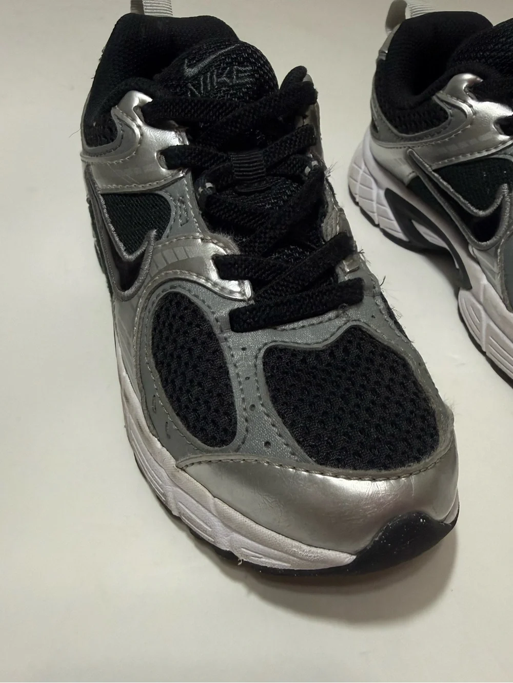 Nike V5 RNR Sneakers - Black/ Silver- Boys Size 1